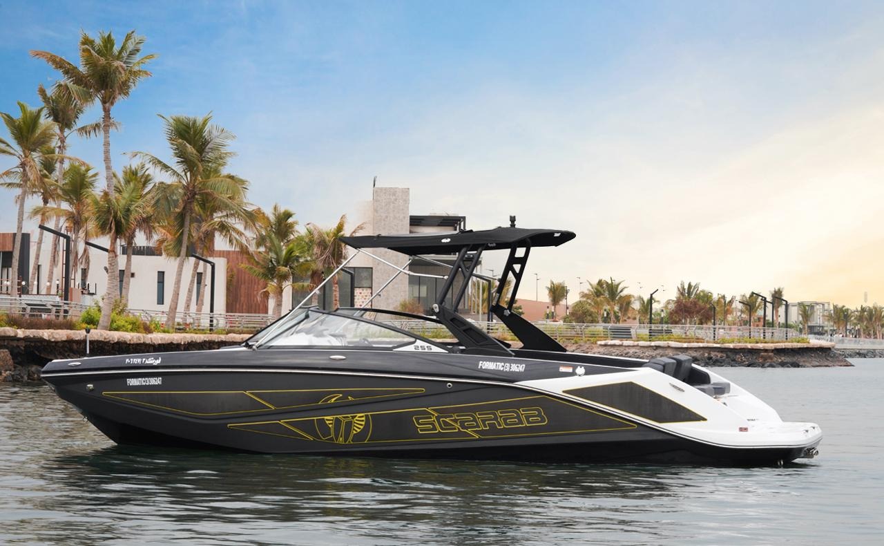 رحلة بقارب سريع Scarab 255 من مرسى اللؤلؤة (7 أشخاص)