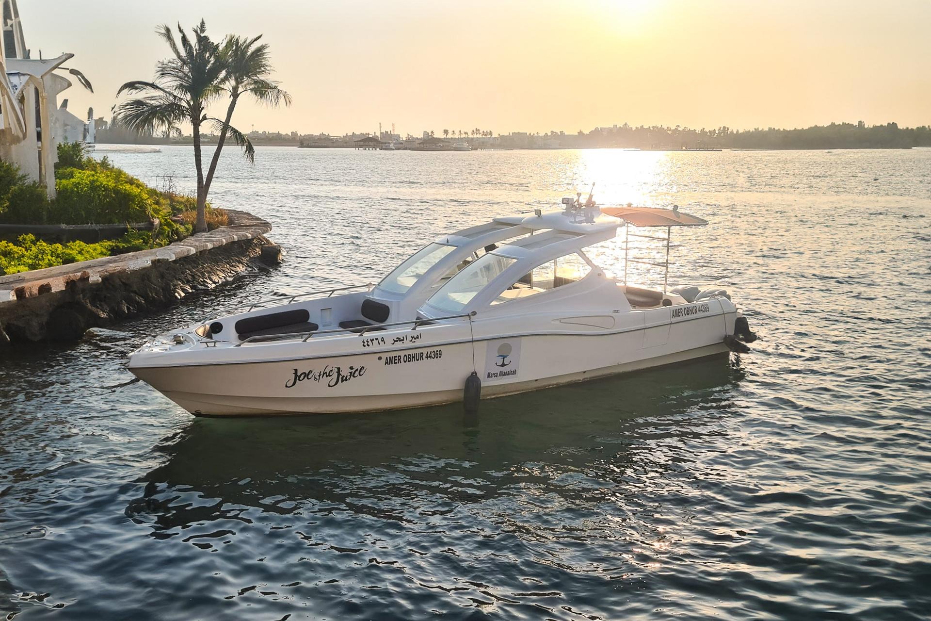 رحلة بقارب كبير من مرسى اللؤلؤة (11 شخص)