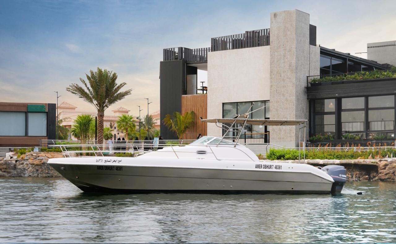 رحلة بقارب متوسط سبورت من مرسى اللؤلؤة