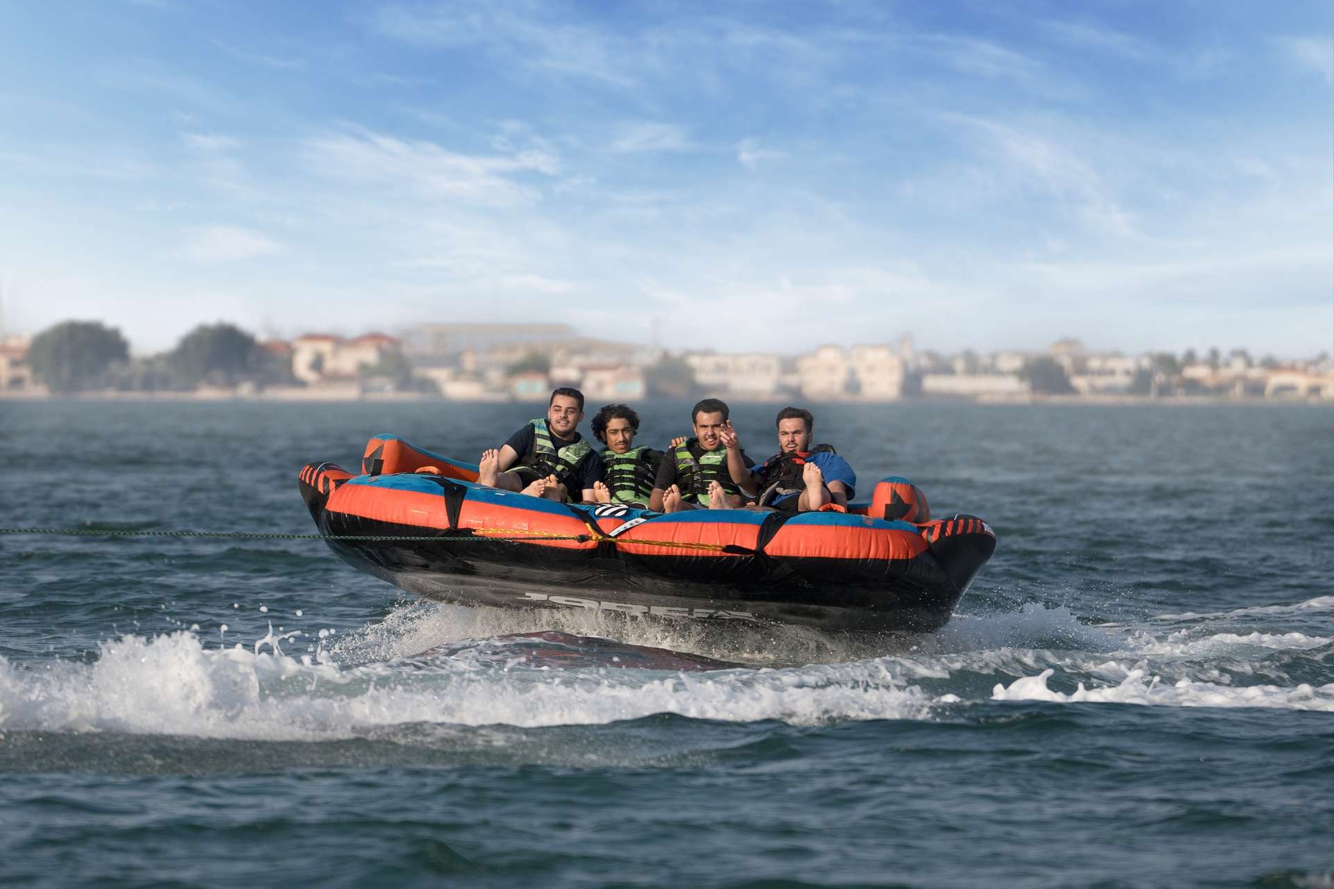 布雷拉度假村的（地球与太空）水上游戏