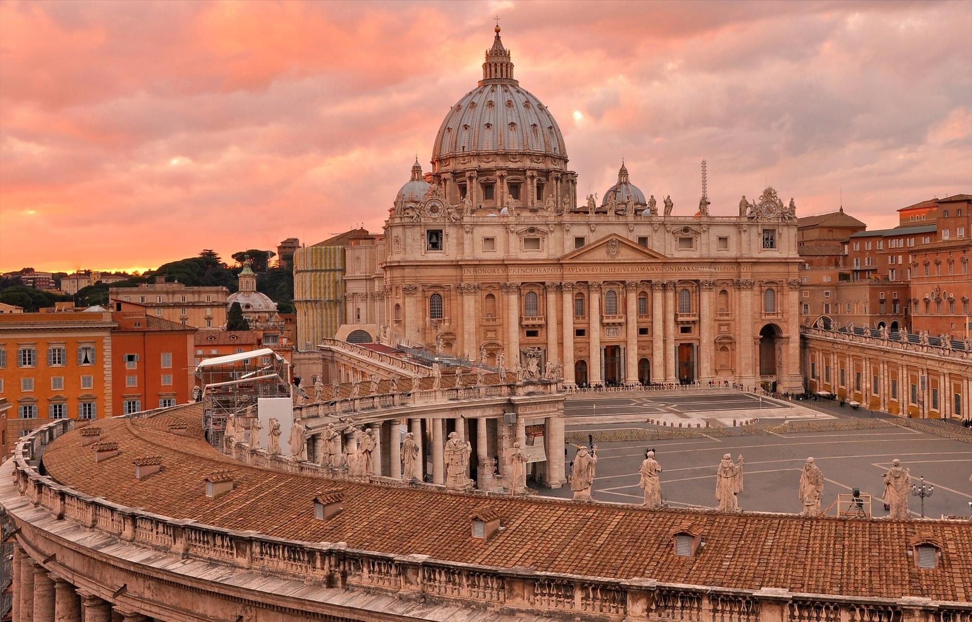 جولة في الفاتيكان وودخول دون انتظار لكاتدرائية القديس بطرس