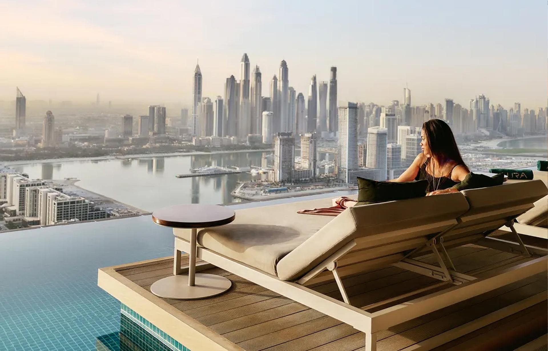 أورا سكاي بول